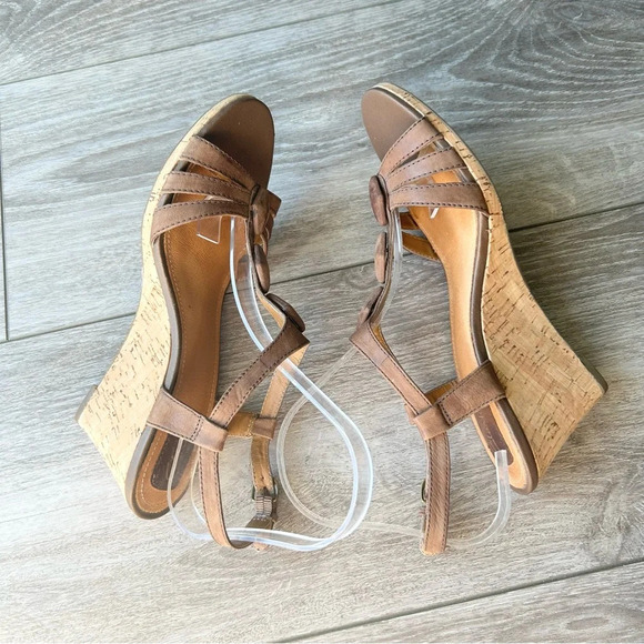Clarks Brown Leather T Strap Wedge Heel Sandals - Picture 9 of 14